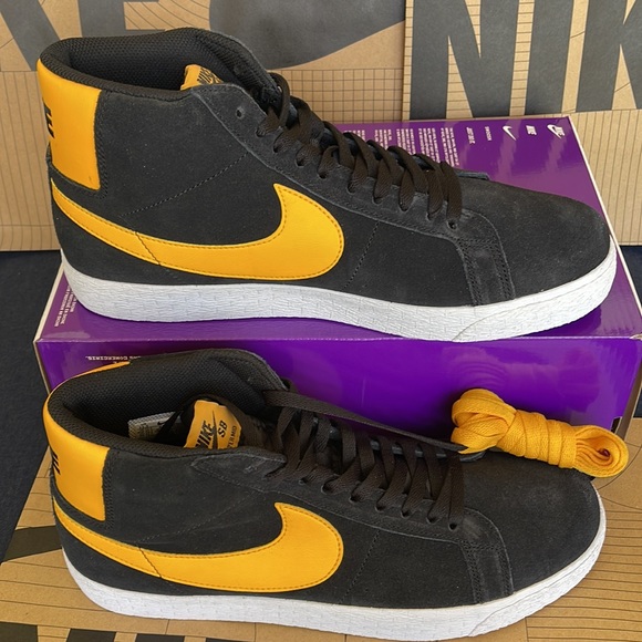Nike SB ZOOM BLAZER MID Black/University Gold-Black WMNS - Picture 4 of 16
